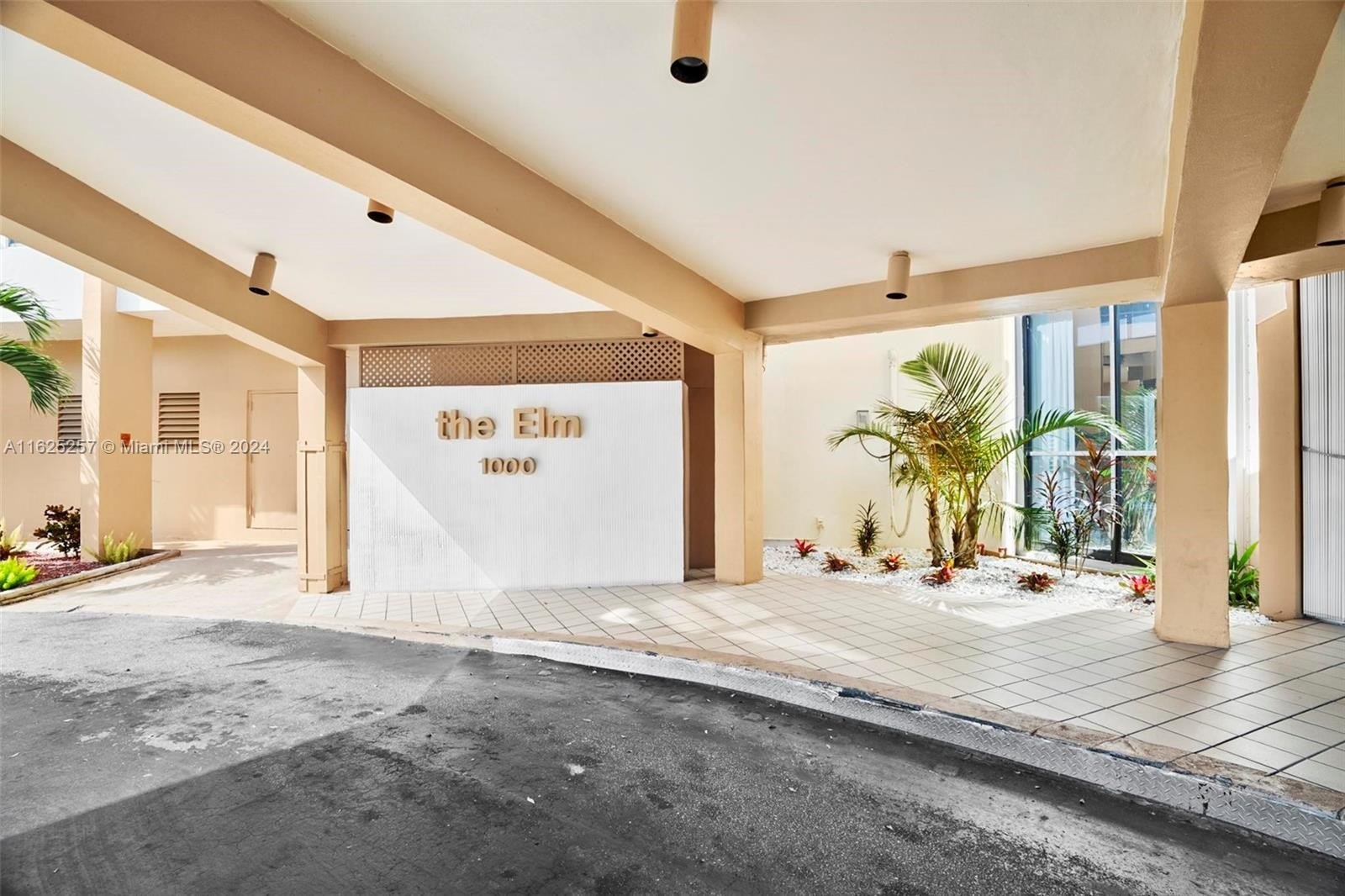 Condo 2BR 2BA - 1000 Saint Charles Pl, Pembroke Pines, FL