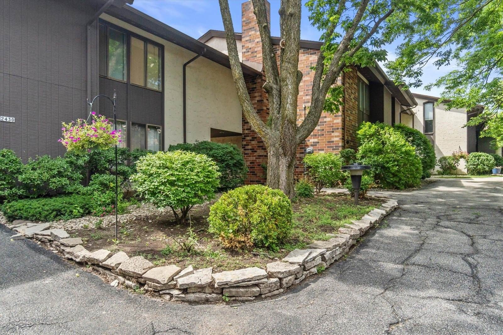 Condo 2BR 2BA - 2430 West Good Hope Rd, Glendale, WI