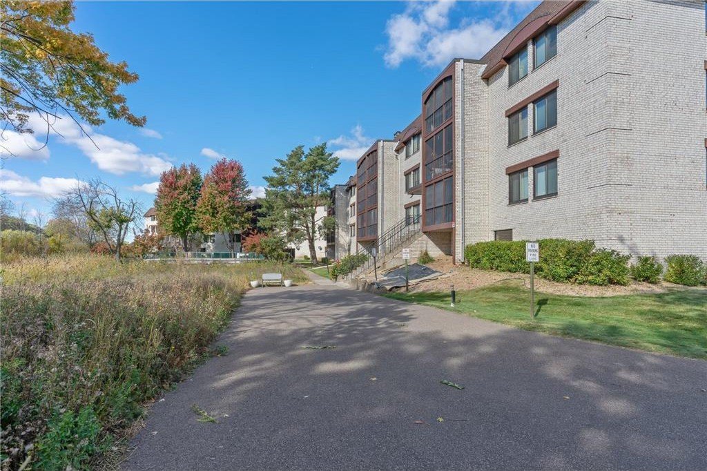 Condo 2BR 2BA - 4710 58th Avenue N, Crystal, MN
