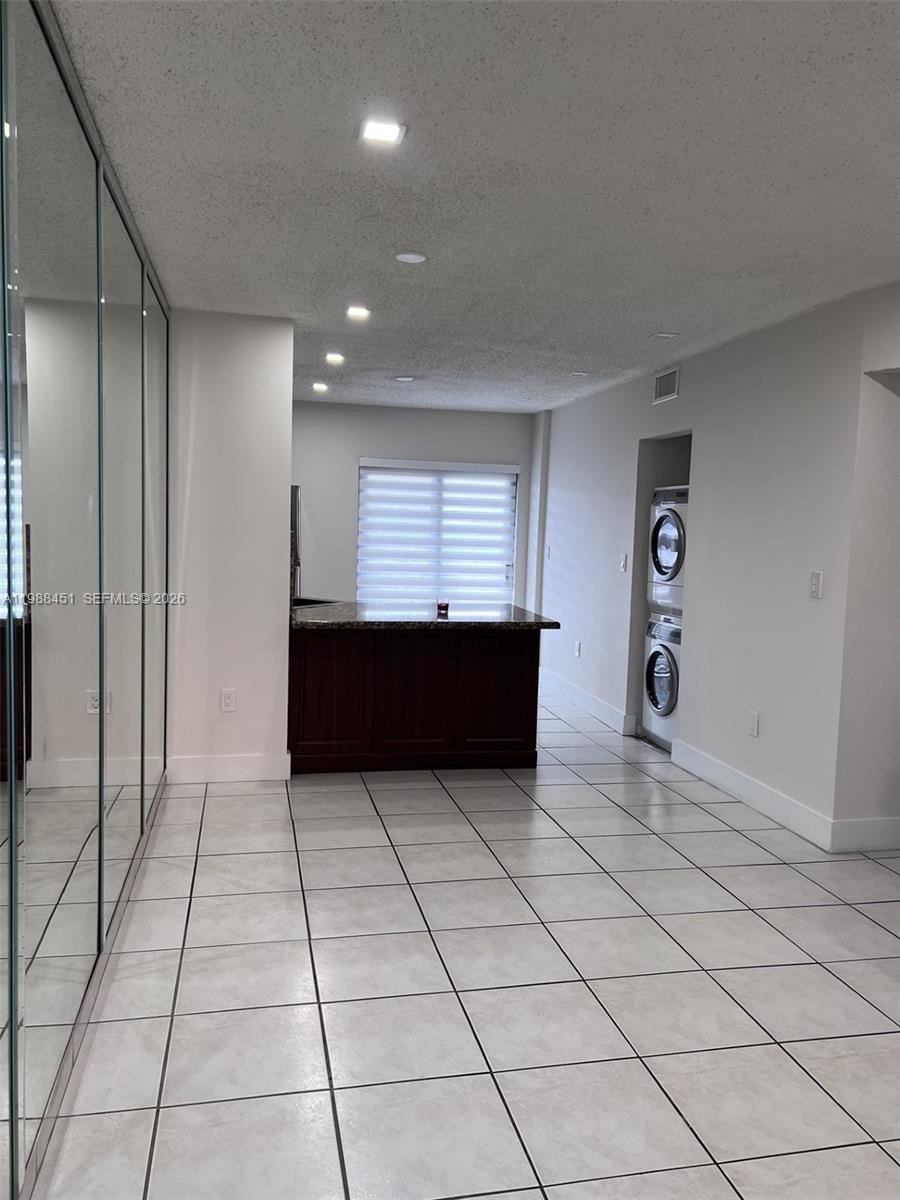 Condo 2BR 2BA - 5480 W 21st Ct, Hialeah, FL