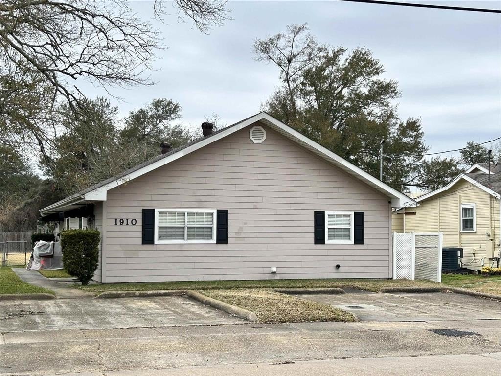 Condo 4BR 2BA - 1910 Alvin Street, Lake Charles, LA