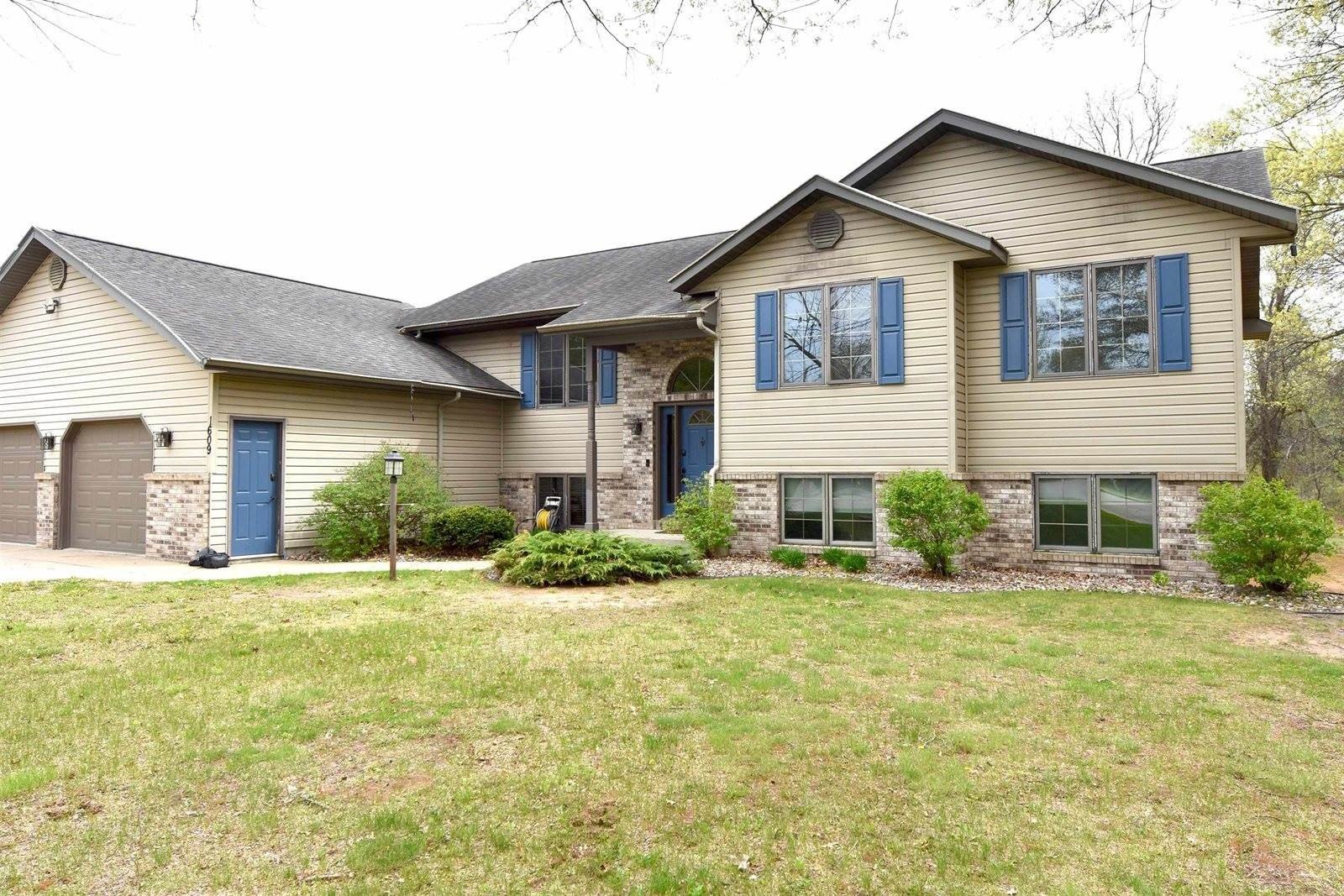 Other 5BR 2BA - 1609 Burch Circle, Necedah, WI