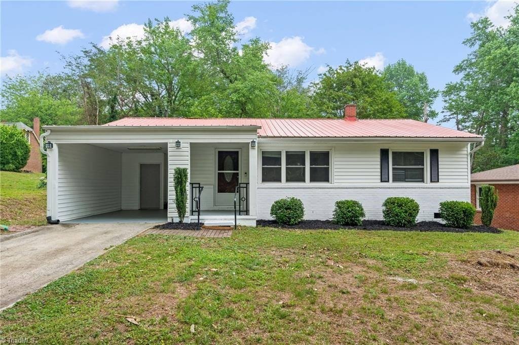Single Family 2BR 2BA - 1410 Wiltshire Street, High Point, NC