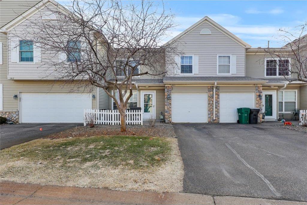 Single Family 2BR 2BA - 1915 Bluestem Lane, Shoreview, MN