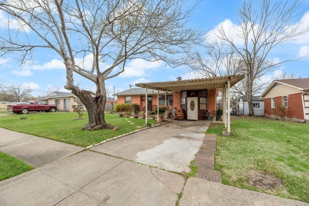 Single Family 4BR 2BA - 106 W Vista Drive, Garland, TX