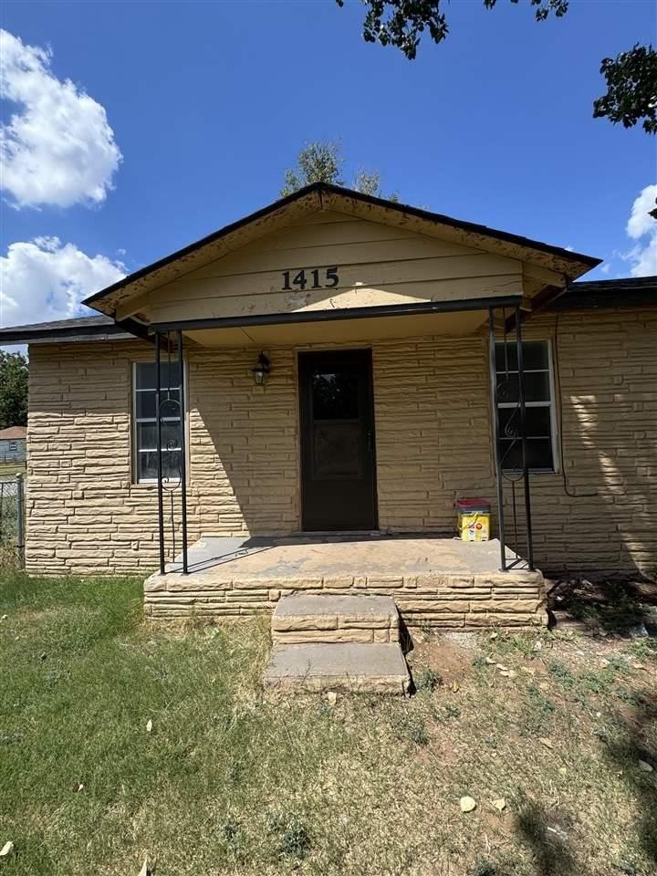 Single Family 4BR 2BA - 1415 SW 4th St, Lawton, OK