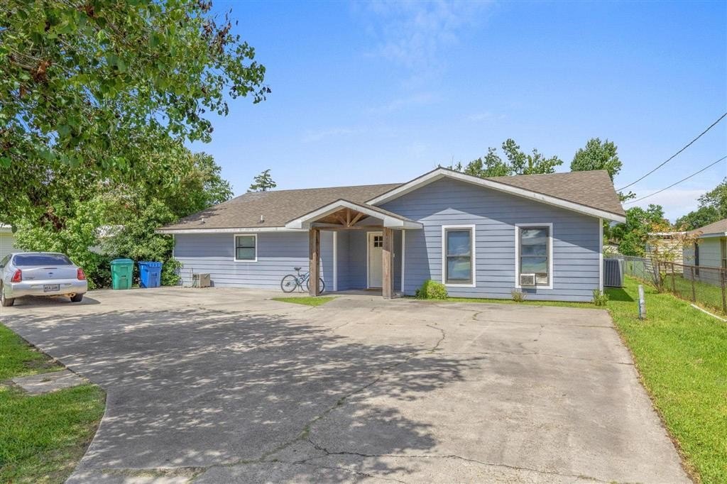 Single Family 4BR 2BA - 206 Vine St Street, Sulphur, LA