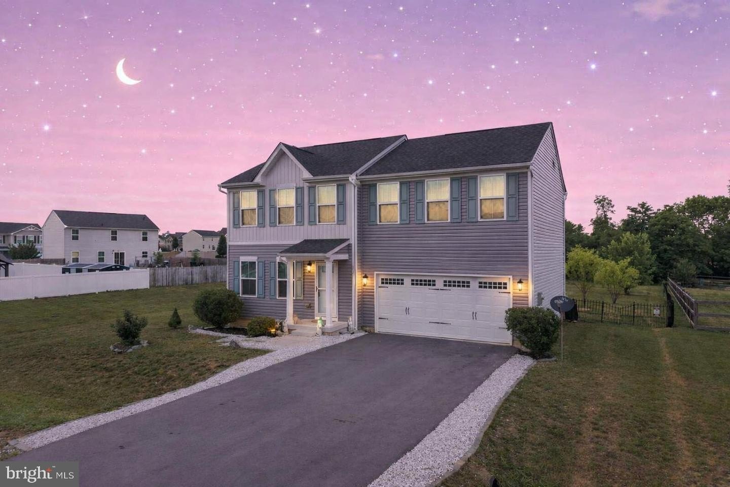 Single Family 4BR 3BA - 321 TICKSEED CT, BUNKER HILL, WV