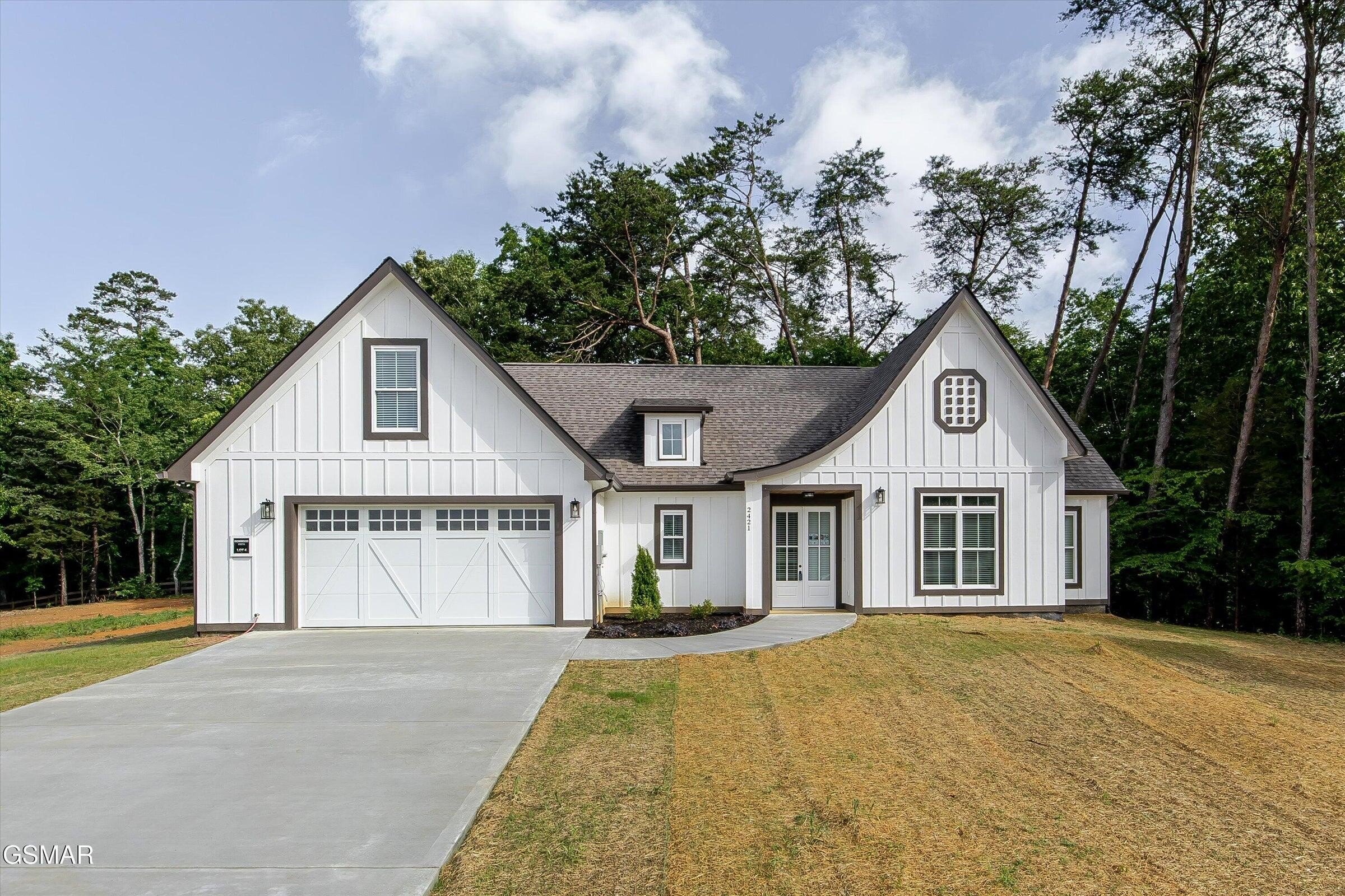 Single Family 4BR 4BA - 2410 IRON FORGE WAY, Sevierville, TN
