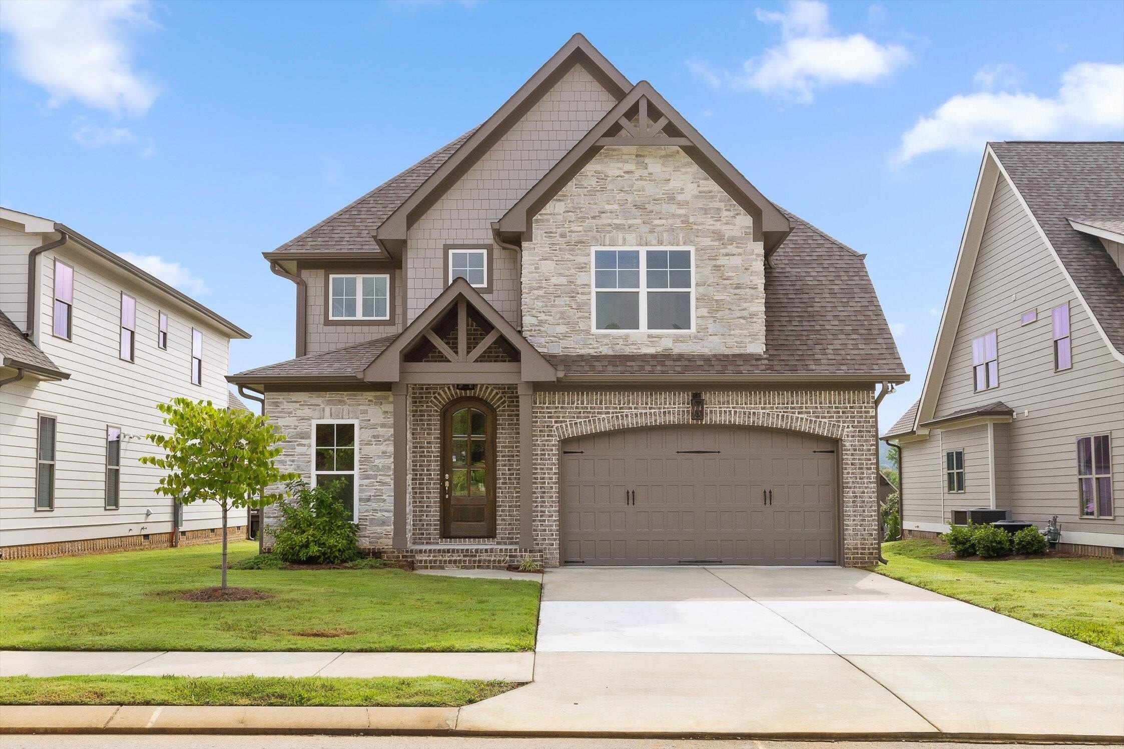 Single Family 4BR 4BA - 3167 Grassland Circle, Apison, TN