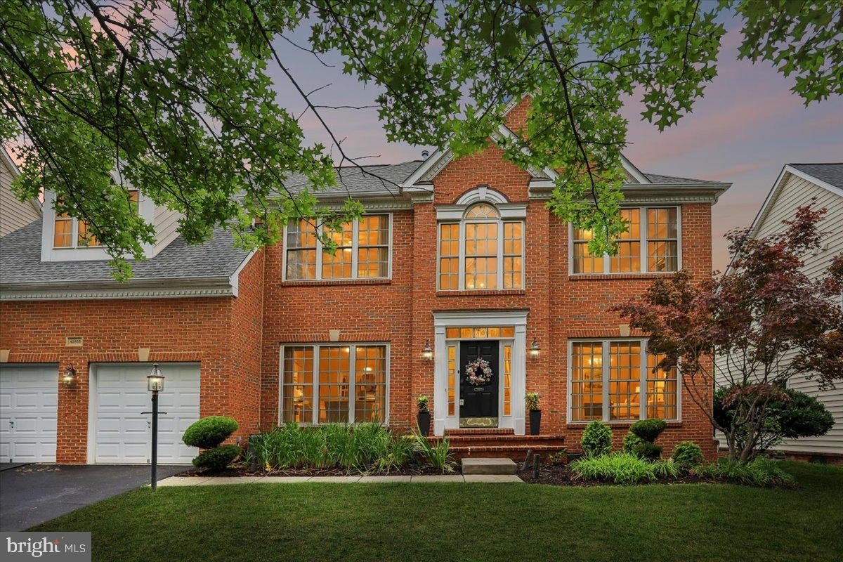 Single Family 4BR 5BA - 42855 CHATELAIN CIR, BRAMBLETON, VA