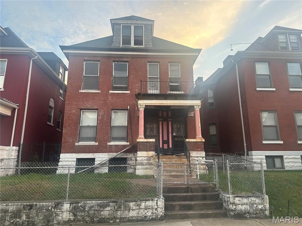 Single Family 5BR 2BA - 3500 Greer Avenue, St Louis, MO