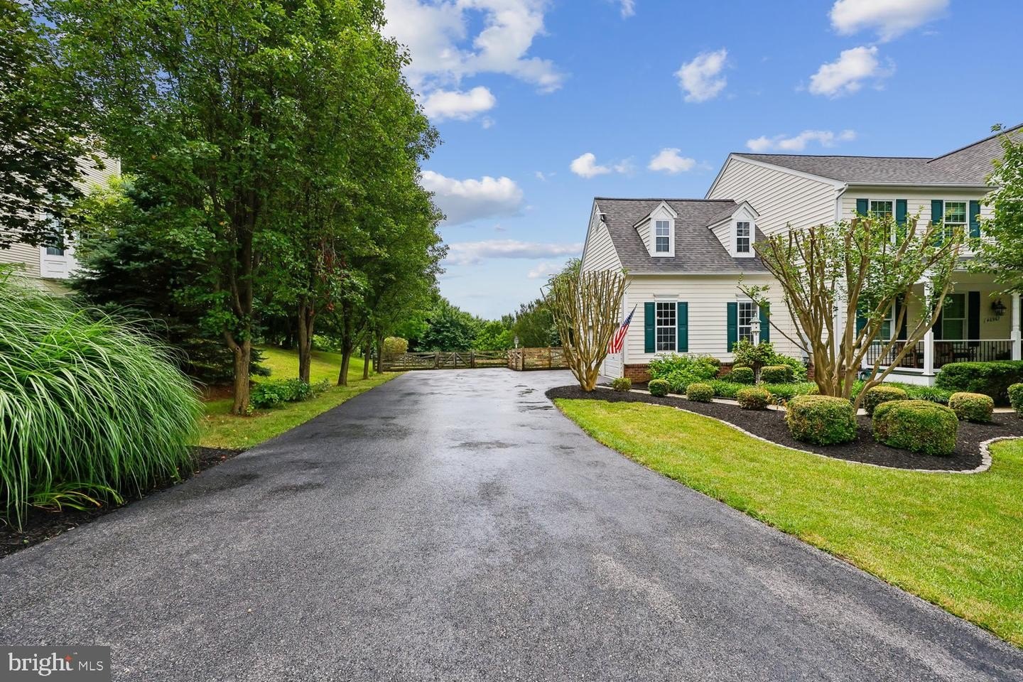 Single Family 5BR 5BA - 40967 TAYLORSTOWN MEADOWS PL, LOVETTSVILLE, VA