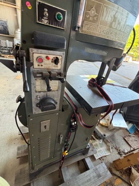 (1) ELECTRIC SAW & CARDBOARD BOXES
