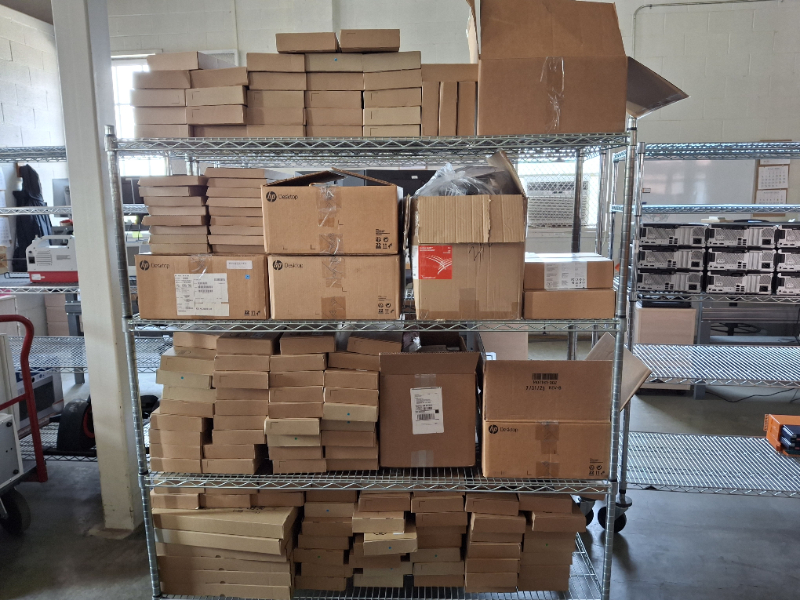 (1) LOT OF KEYBOARDS & UNIVERSAL LAPTOP CHARGERS