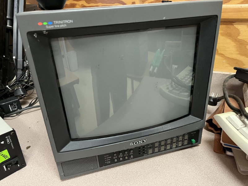 (1) Sony Trinitron Color Monitor