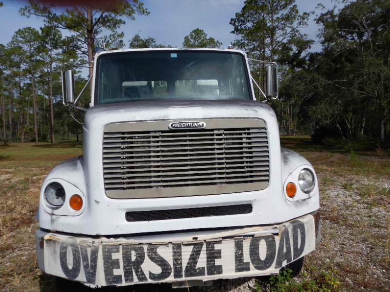 2006 Freightliner M2106