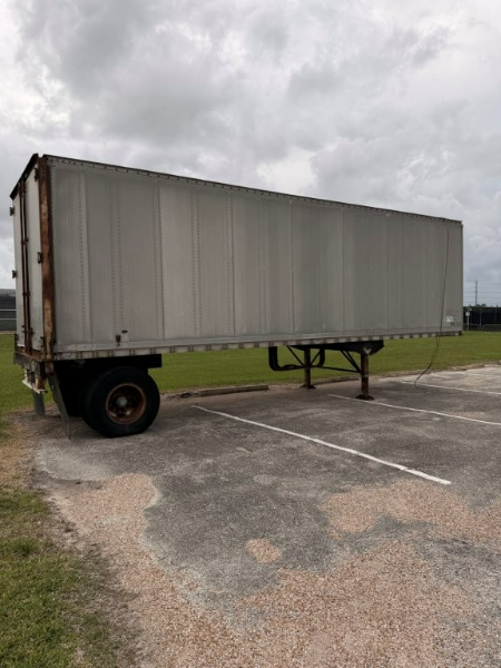 2007 M1000 Heavy Duty Tank Semi-Trailer (SN: S099)