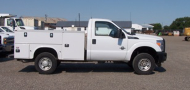2015 FORD F350XL REG CAB w/UTILITY BED