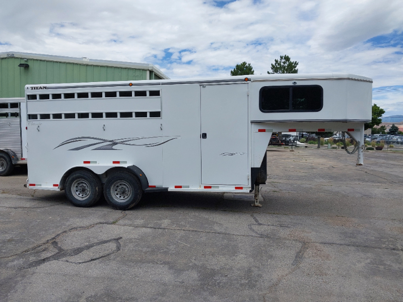 2016 Titan Horse Trailer