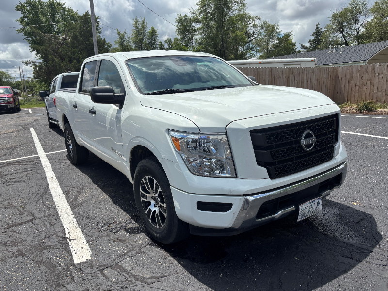 2024 Nissan Titan 4x4 Crew Cab SV