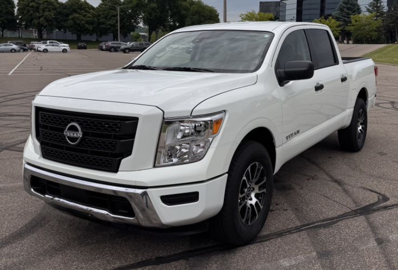 2024 Nissan Titan 4x4 Crew Cab SV