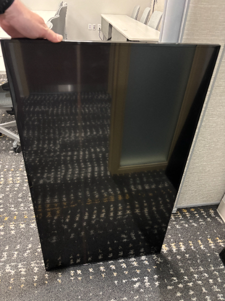 48" Samsung DM48E