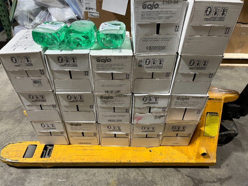 71 bottles of GOJO Green Certified Foam Hand, Hair & Body Wash
