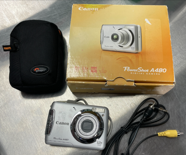 DIGITAL CAMERA