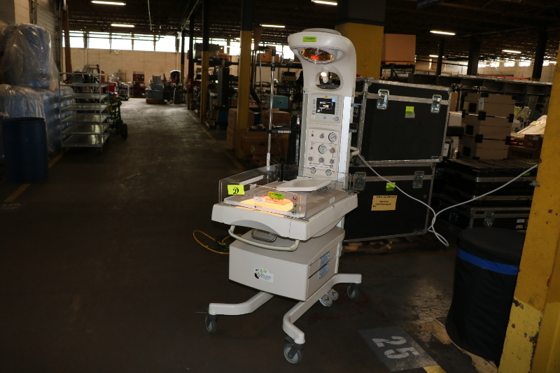 GE Healthcare 1502 Infant warmer with T-piece resuscitation system