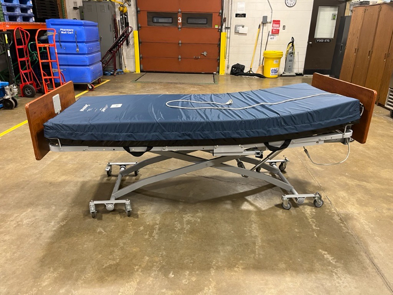 HOWARD HI-CARE MEDICAL CARTS