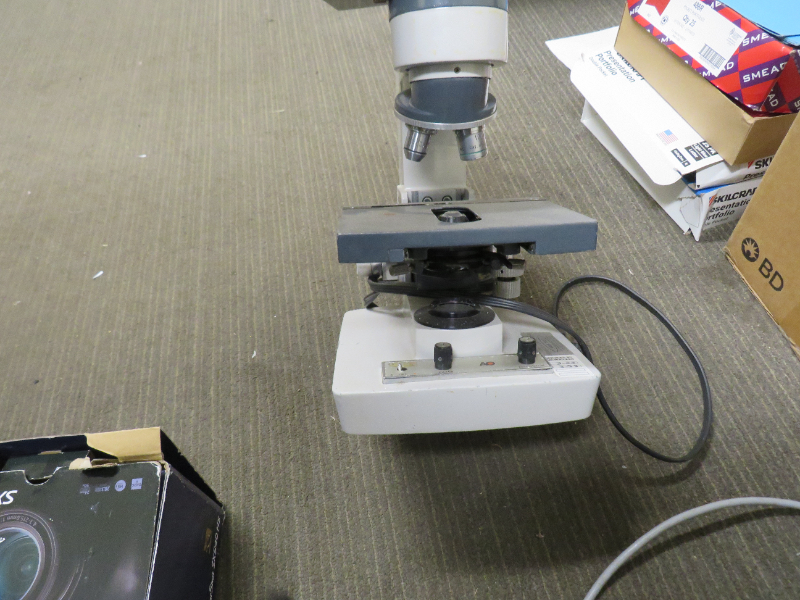 Leica / American Optical Series 110 Microscope