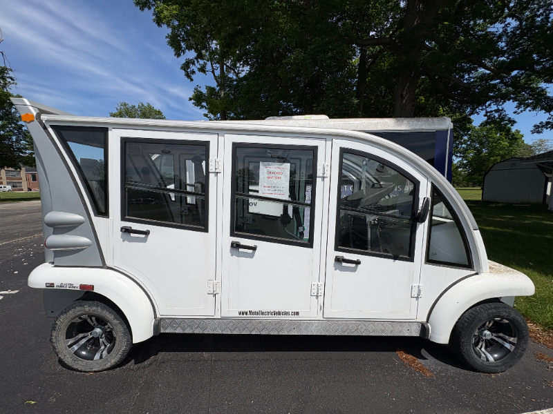 Moto Electric Vehicles Enclosed Electric Shuttle