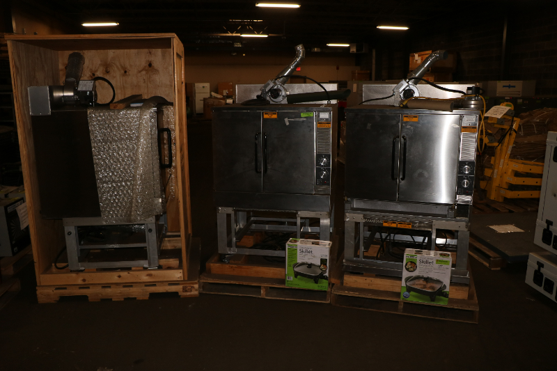 Oven assemblies and skillets