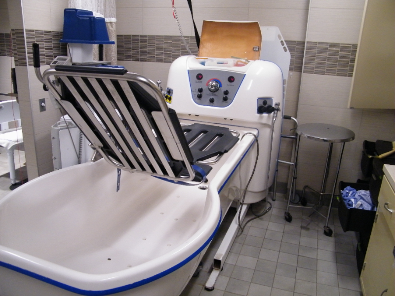 Penner Bath Tub and Lift