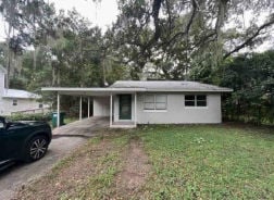 Single Family 2BR 1BA - 104 E MCCLENDON ST, Lady Lake, FL