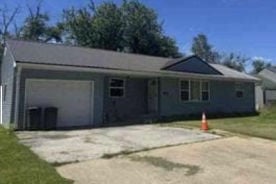 Single Family 2BR 1BA - 108 W LAKEVIEW AVE, Centralia, MO