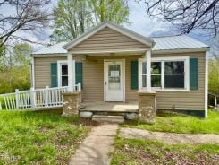 Single Family 2BR 1BA - 127 Chapel St, Greeneville, TN