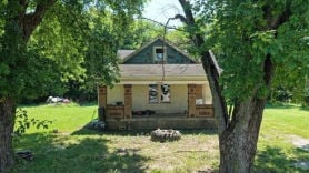 Single Family 2BR 1BA - 1300 RIVER ST, Connersville, IN
