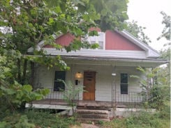 Single Family 2BR 1BA - 201 S PRUYN ST, Salem, IL