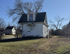 Single Family 2BR 1BA - 404 W S ST, Marshalltown, IA