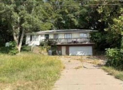 Single Family 2BR 1BA - 4449 46TH AVE, Rock Island, IL