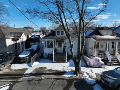 Single Family 2BR 1BA - 56 WEED AVE, Staten Island, NY