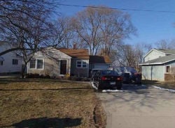 Single Family 2BR 1BA - 665 E 10TH ST, Holland, MI