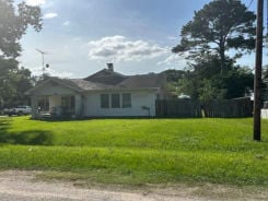 Single Family 2BR 2BA - 103 BIRCH ST, Wallis, TX