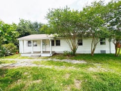 Single Family 2BR 2BA - 251 S Robinson St, Lenox, GA