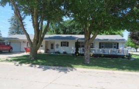 Single Family 3BR 1BA - 114 9TH AVE NW, Pipestone, MN