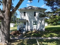 Single Family 3BR 1BA - 225 N 12TH ST, Chariton, IA