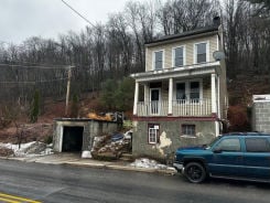 Single Family 3BR 1BA - 415 PEACOCK STREET, Pottsville, PA