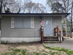 Single Family 3BR 1BA - 50 ASTOR DR, Shirley, NY